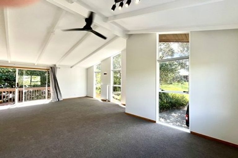 Photo of property in 25 Geoffrey Road, Torbay, Auckland, 0630