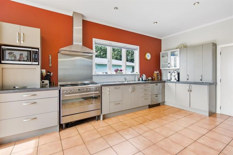 Photo of property in 302 Timaru Road, Waimate, 7978