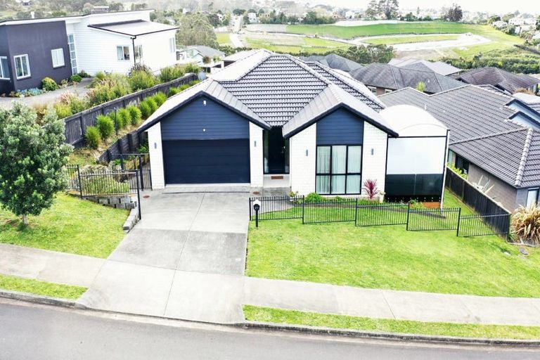 Photo of property in 21 Woodridge Drive, Stanmore Bay, Whangaparaoa, 0932