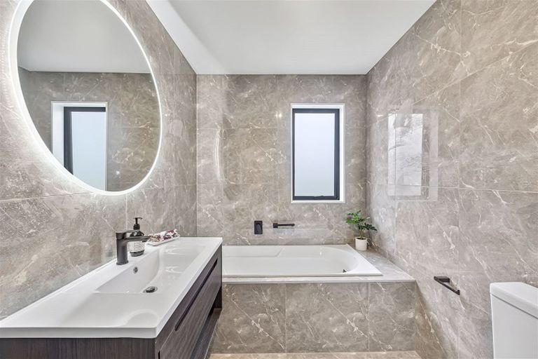 Photo of property in 16 Zadar Street, Kumeu, 0810