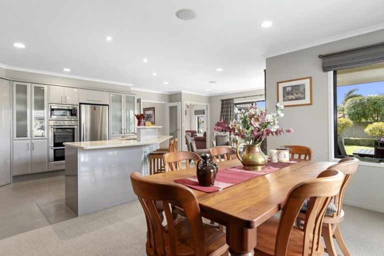 Photo of property in 5 Ohope Place, Papamoa Beach, Papamoa, 3118