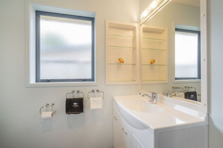 Photo of property in 12 Cobham Lane, Whitianga, 3510