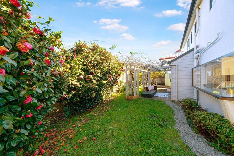 Photo of property in 1/6 Glucina Avenue, West Harbour, Auckland, 0618