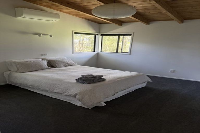 Photo of property in 4 Gradwell Place, Two Mile Bay, Taupo, 3330