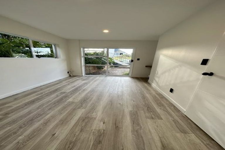 Photo of property in 1/45 Rothesay Bay Road, Rothesay Bay, Auckland, 0630