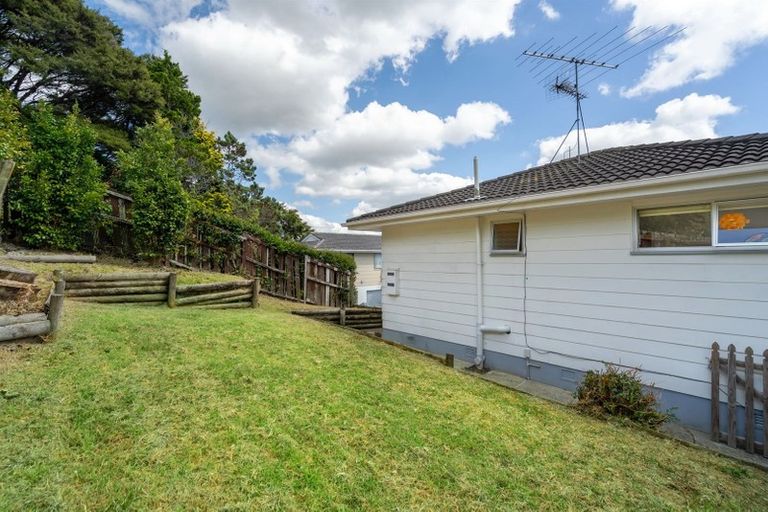 Photo of property in 2/14 Target Road, Totara Vale, Auckland, 0629