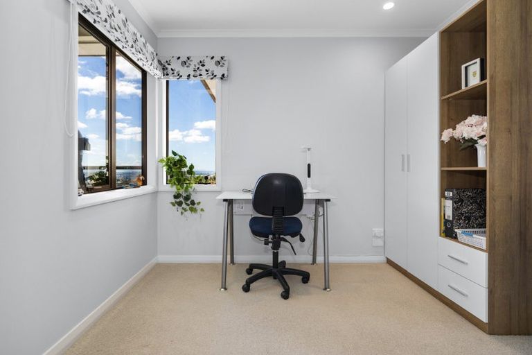 Photo of property in 1 Holcombrooke Lane, Welcome Bay, Tauranga, 3175