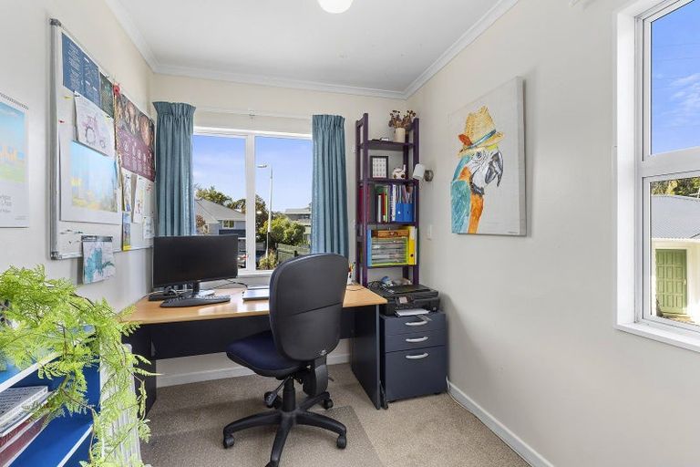 Photo of property in 22 John Witton Drive, Crofton Downs, Wellington, 6035