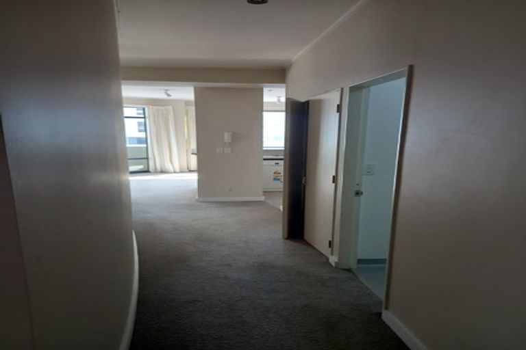 Photo of property in 17 Kent Terrace - Kent Apartments, 4e/16 Kent Terrace, Mount Victoria, Wellington, 6011