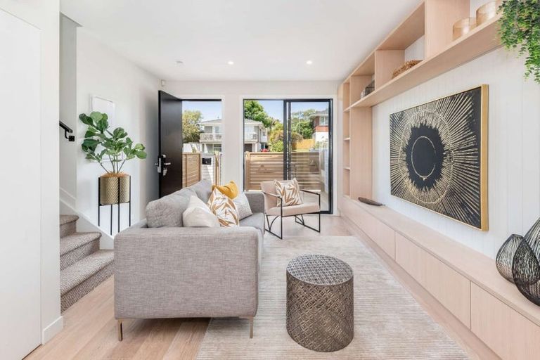 Photo of property in 5a Janet Street, Sunnyhills, Auckland, 2010