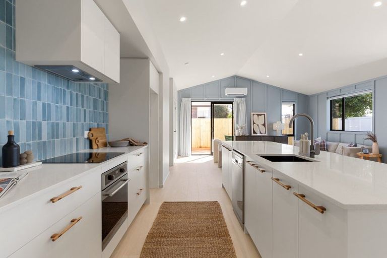 Photo of property in 247 Shakespeare Street, Leamington, Cambridge, 3432