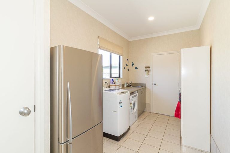 Photo of property in 11 Rutland Place, Taradale, Napier, 4112