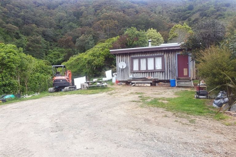 Photo of property in 16 Angle Street, Picton, 7220