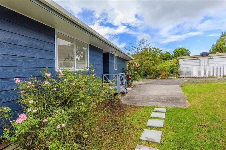 Photo of property in 2/21 Kitewao Street, Northcote, Auckland, 0627