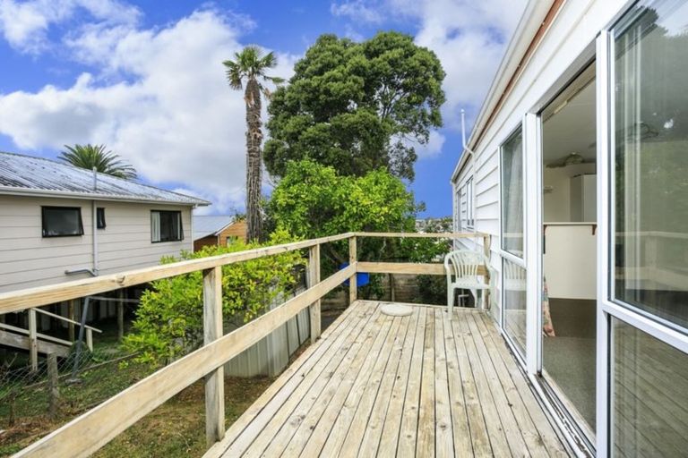Photo of property in 2/15 Sunhaven Avenue, Glenfield, Auckland, 0629