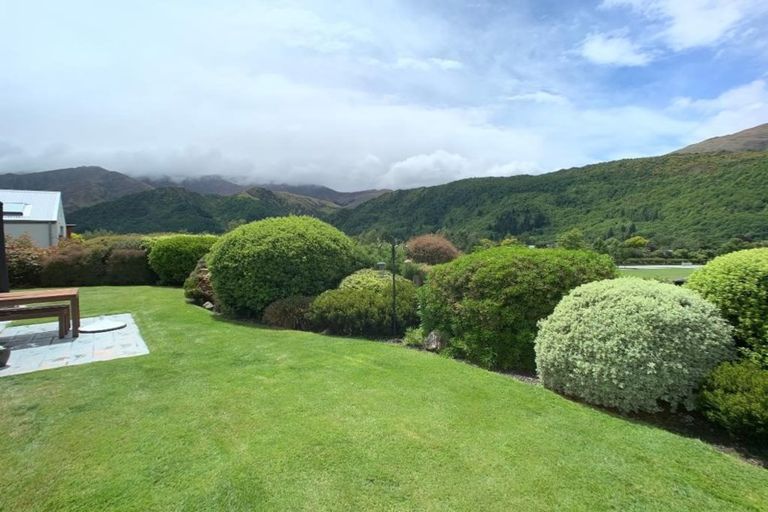 Photo of property in 2 Pearl Lane, Arrowtown, 9302