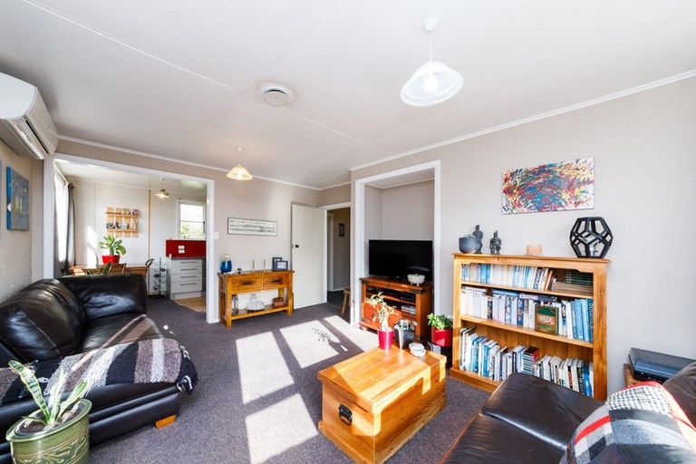 Photo of property in 5 Kupe Place, Highbury, Palmerston North, 4412