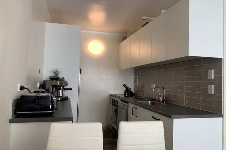 Photo of property in Hobson Court Flats, 42/70 Hobson Street, Thorndon, Wellington, 6011