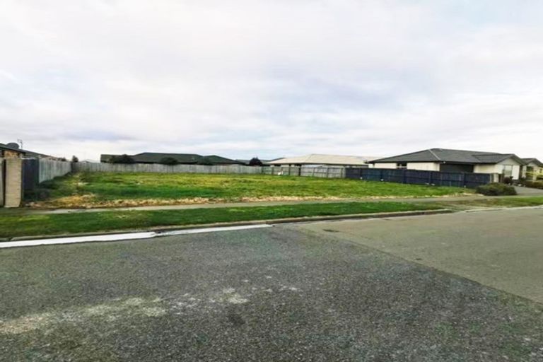 Photo of property in 23 Kingsbridge Drive, Burwood, Christchurch, 8083