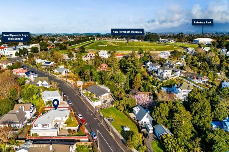 Photo of property in 39 Cameron Street, New Plymouth, 4310