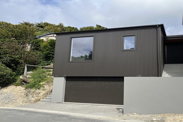 Photo of property in 1 Tanera Crescent, Brooklyn, Wellington, 6021