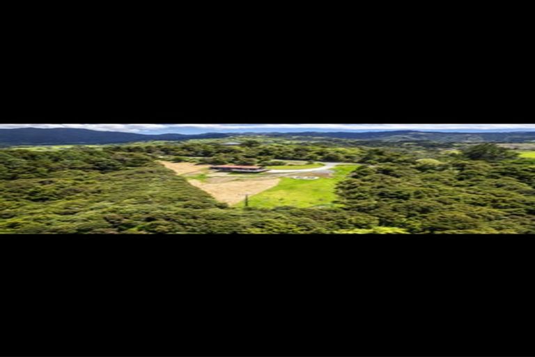 Photo of property in 70 Upper Whangateau Road, Big Omaha, 0985