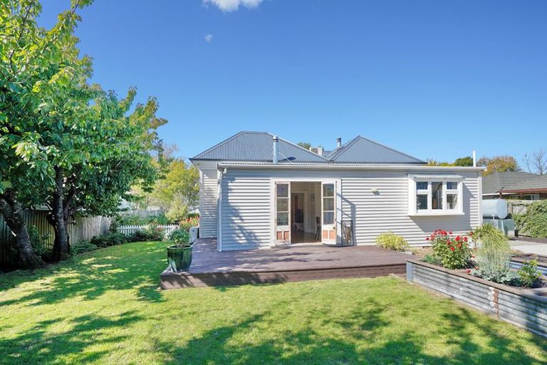 Photo of property in 11 Isabella Place, Waltham, Christchurch, 8011