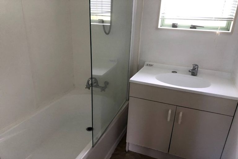 Photo of property in 85 Fairclough Road, Beach Haven, Auckland, 0626