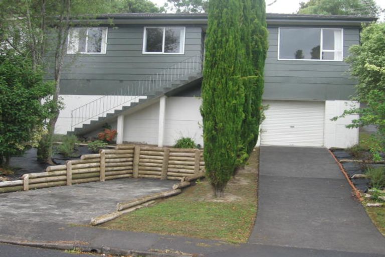 Photo of property in 31 Finn Place, Totara Vale, Auckland, 0629