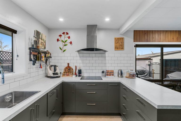 Photo of property in 41 Liverton Crescent, Bishopdale, Christchurch, 8053