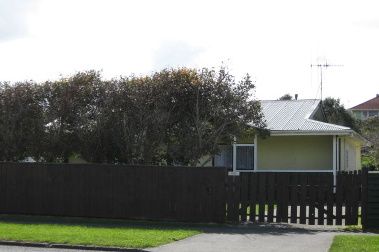 Photo of property in 92 Cornfoot Street, Castlecliff, Whanganui, 4501