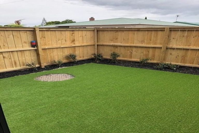 Photo of property in 2/9 Marlene Avenue, Te Atatu South, Auckland, 0610