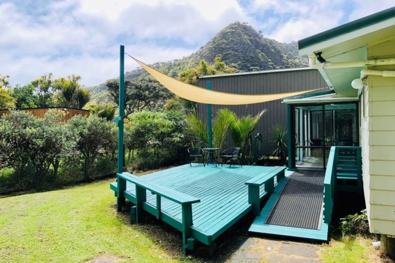 Photo of property in 91 Glenesk Road, Piha, New Lynn, 0772