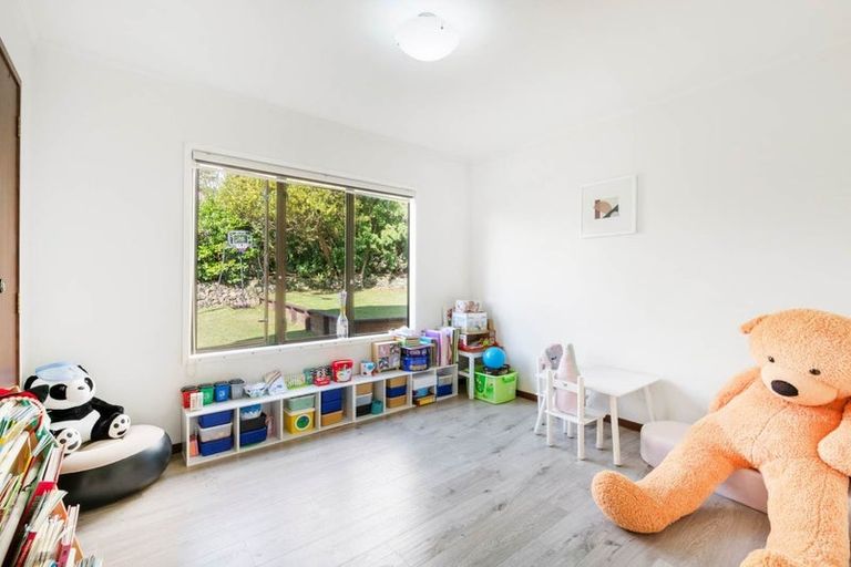 Photo of property in 17 Palliser Lane, Browns Bay, Auckland, 0630