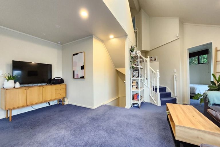 Photo of property in 8a Countess Close, Maupuia, Wellington, 6022
