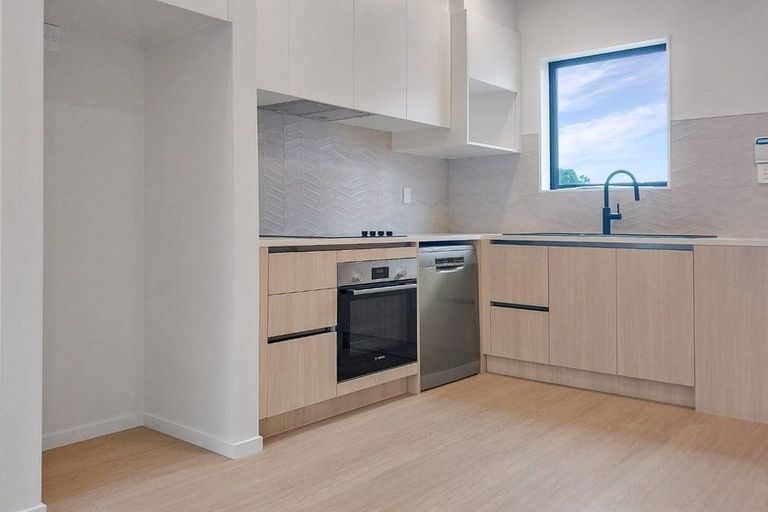 Photo of property in 1/285 Te Atatu Road, Te Atatu South, Auckland, 0610