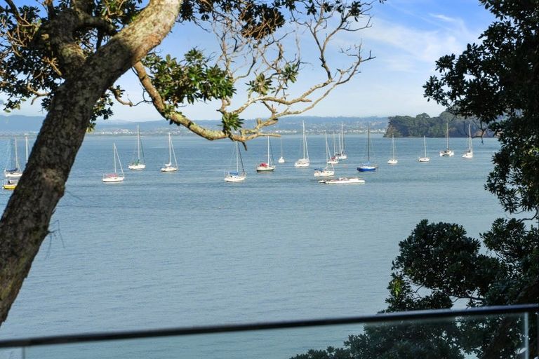 Photo of property in 36 Queen Street, Northcote Point, Auckland, 0627