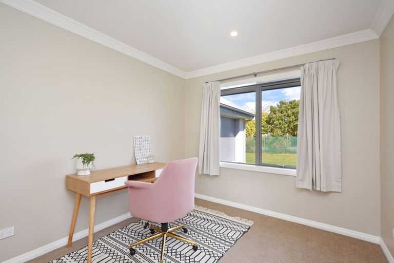 Photo of property in 15 Court Of Ascot, Seaward Bush, Invercargill, 9812