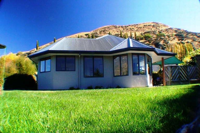 Photo of property in 2 Bradbourne Way, Lower Shotover, Queenstown, 9371