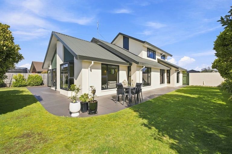 Photo of property in 52 Anglesea Avenue, Parklands, Christchurch, 8083