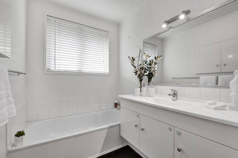 Photo of property in 22 Nevada Drive, Merrilands, New Plymouth, 4312