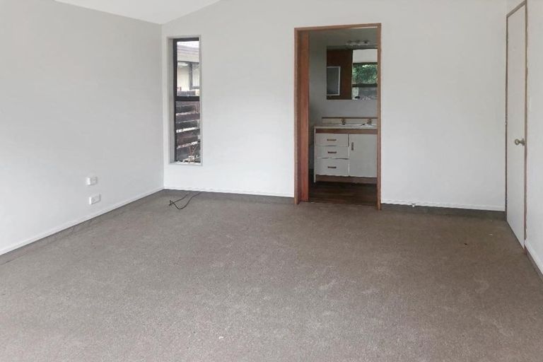 Photo of property in 65b Centreway Road, Orewa, 0931