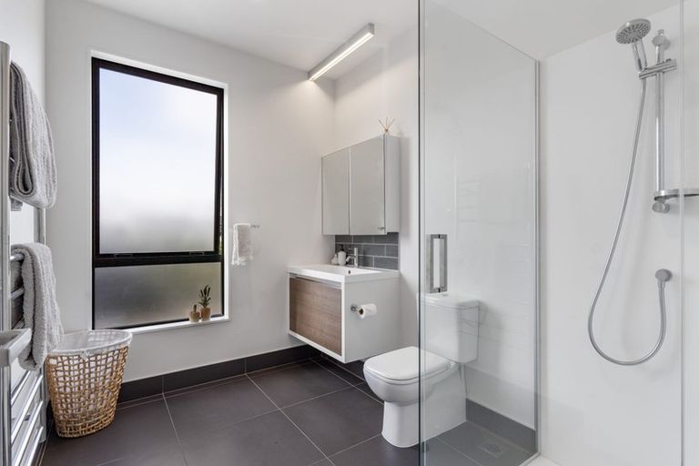 Photo of property in 2/117 Buckley Avenue, Hobsonville, Auckland, 0616