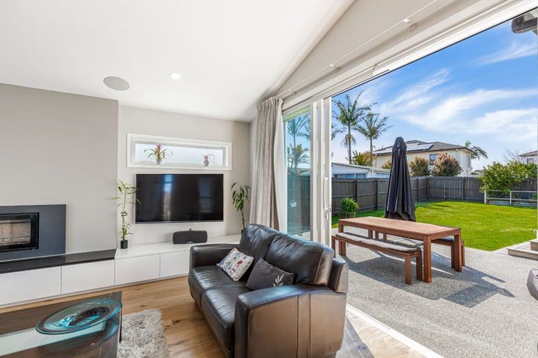 Photo of property in 21 Glenhaven Place, Te Atatu Peninsula, Auckland, 0610