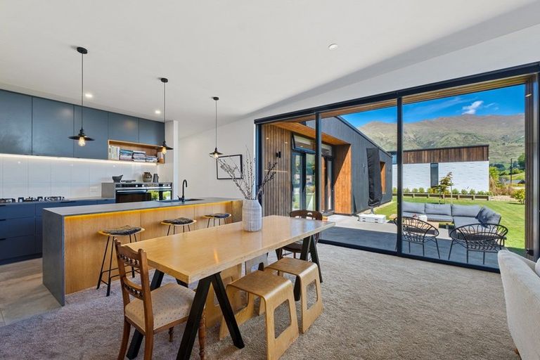 Photo of property in 19 Stackbrae Avenue, Wanaka, 9305