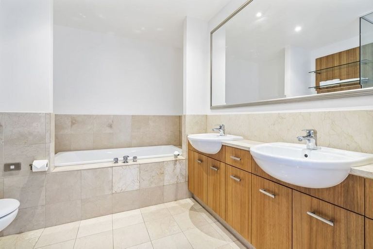 Photo of property in The Metropolis Apartments, 3304/1 Courthouse Lane, Auckland Central, Auckland, 1010
