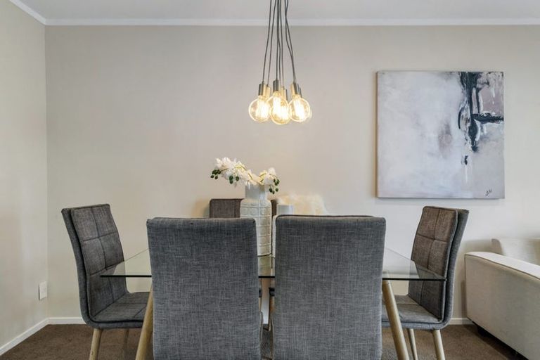 Photo of property in 1/649 Beach Road, Rothesay Bay, Auckland, 0630