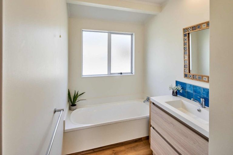 Photo of property in 90 Arawhata Street, Ranui, Porirua, 5024