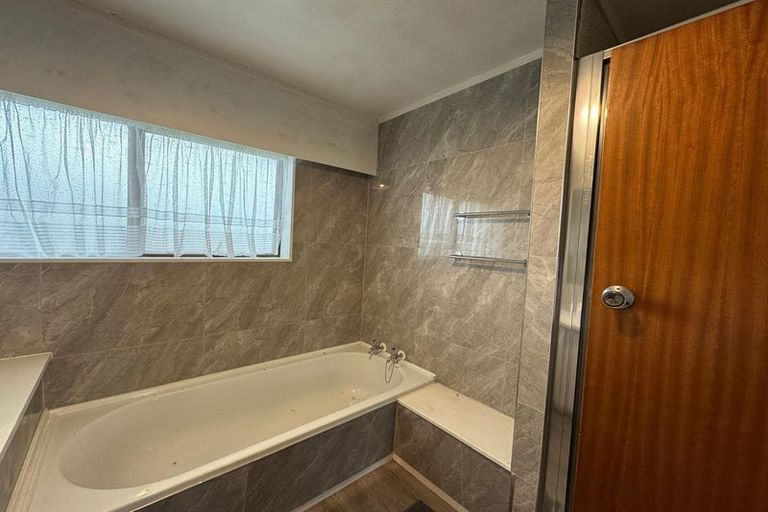 Photo of property in 2/69 Settlement Road, Papakura, 2110