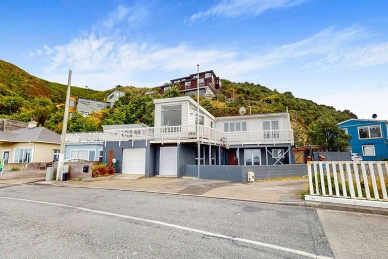 Photo of property in 68 Owhiro Bay Parade, Owhiro Bay, Wellington, 6023